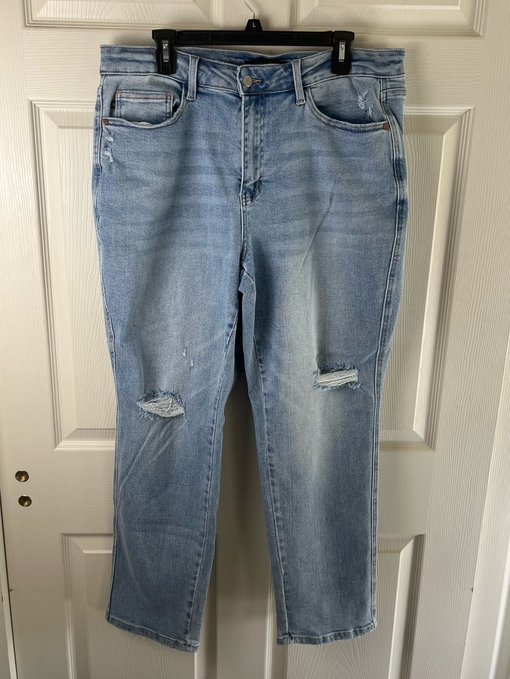 Judy Blue Light Wash Distressed Boyfriend Jeans
